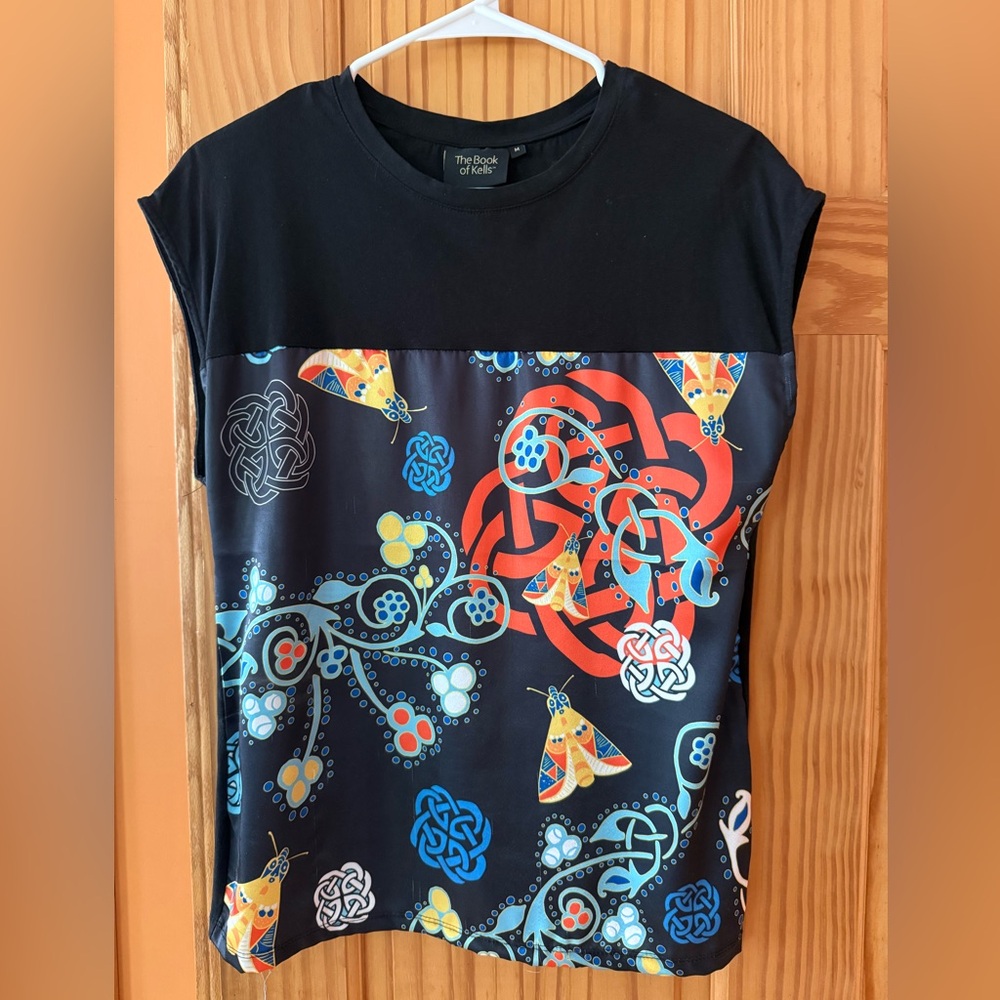 Black and Multicolor Women's Short Sleeve Top